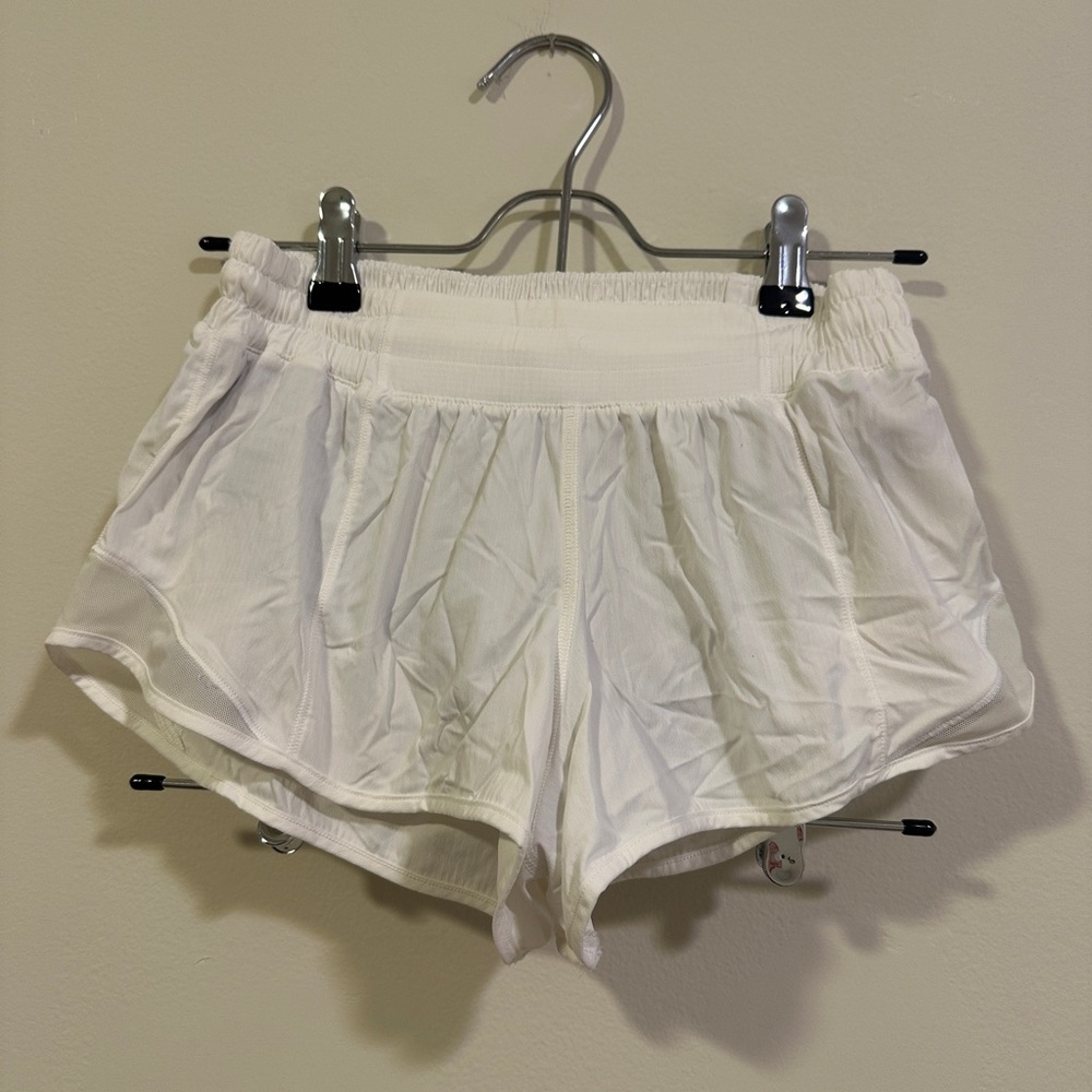 White Lululemon Hotty Hot Shorts II *2.5” - Size 4